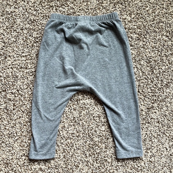 Old Navy U-Shaped Legging, size 18-24m - Picture 3 of 3